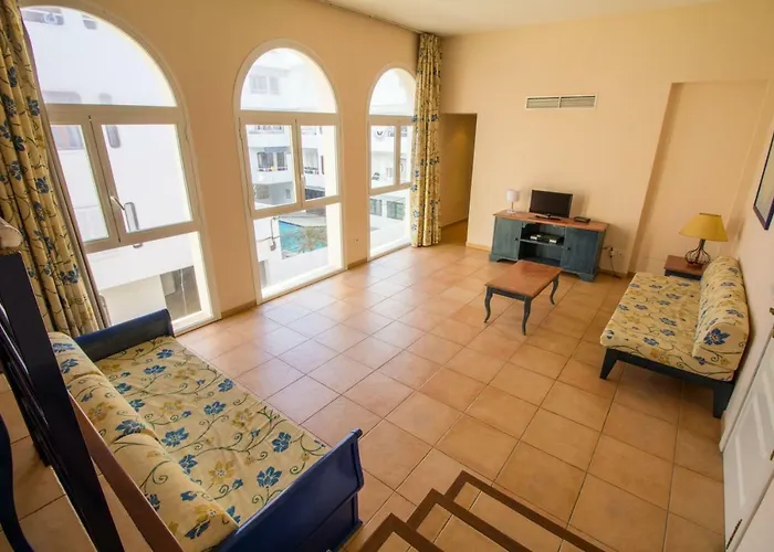 Apartment Near The Sea With Wifi And Pool